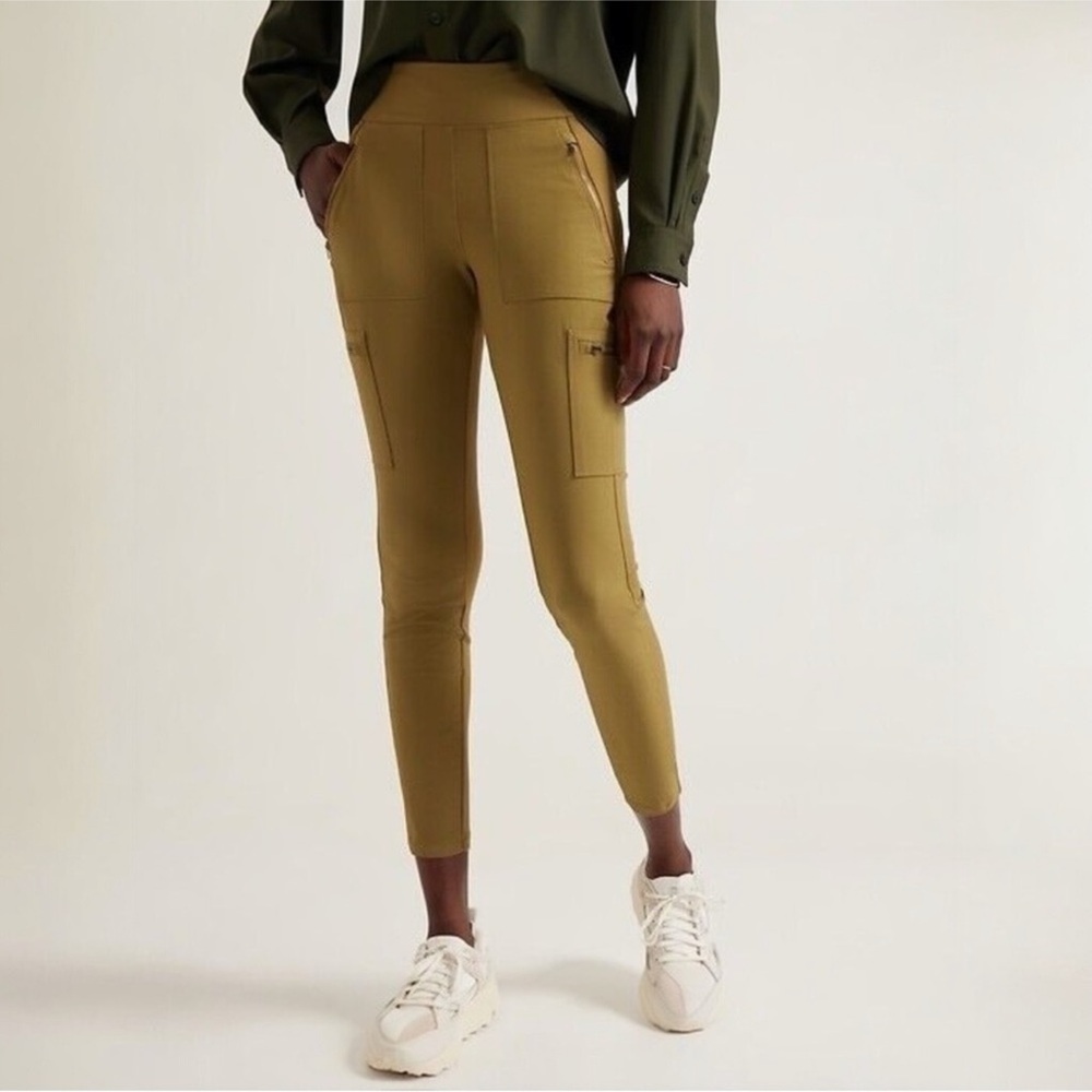 Athleta Headlands Hybrid High Rise Cargo Legging